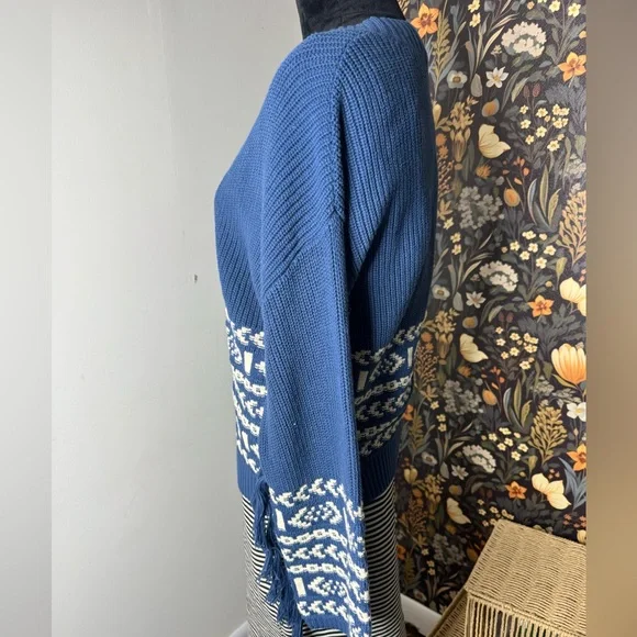 NWT Frye Aztec Blue and White Women's Cardigan Sweater Size Medium - Picture 4 of 11